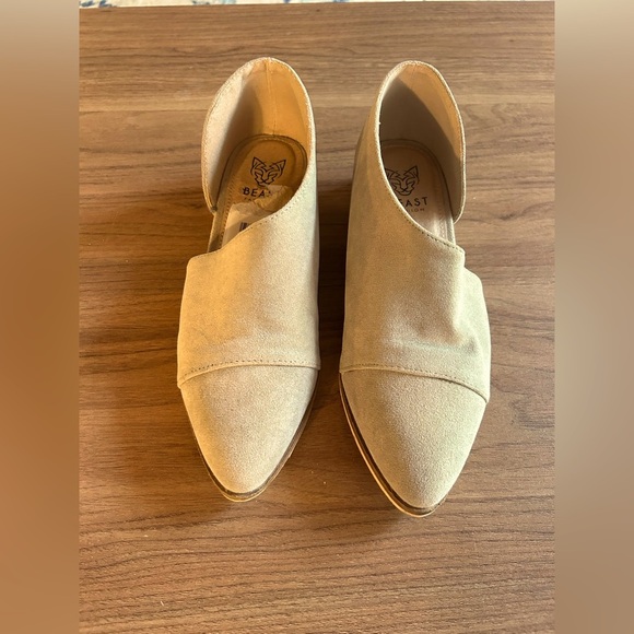 Beast flats sz 5.5 women’s shoes, light tan/dark beige, versatile color, comfy - Picture 1 of 6
